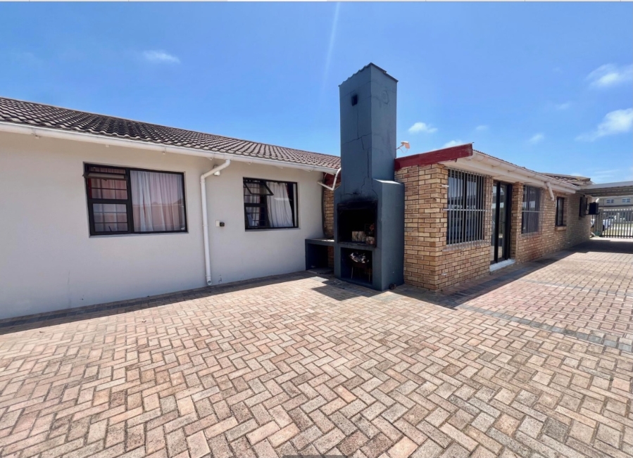 16 Bedroom Property for Sale in Summerstrand Eastern Cape